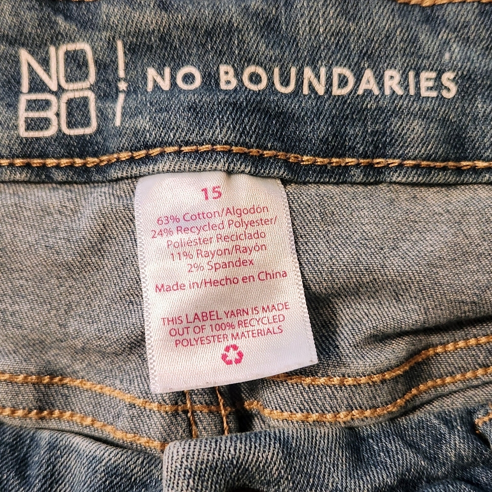 No Boundaries - Juniors High Rise Curvy Mom Shorts‎ - Size 15 - Picture 4 of 9